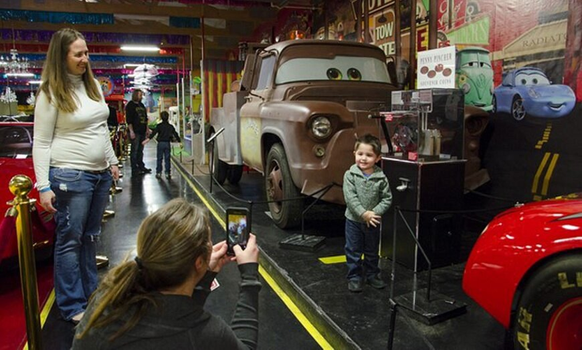 Volo Museum Jurassic Gardens Mothers Day Free Gold Pass