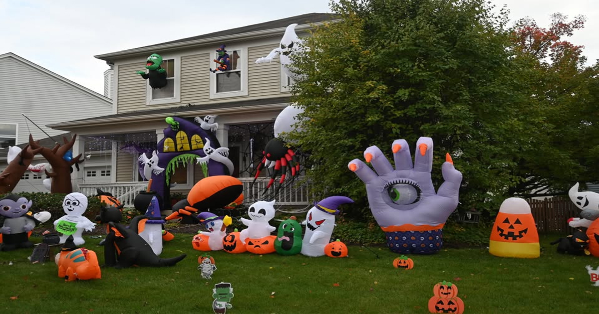 Gallery of Ghoulish Homes Tour in St. Charles Illinois.